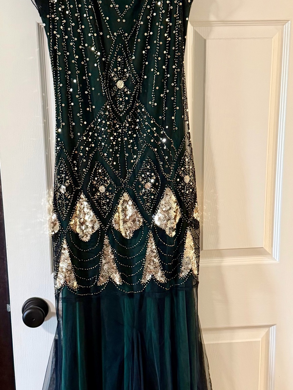 Elegant Emerald Beaded Evening Dress with Gold Sequin Accents